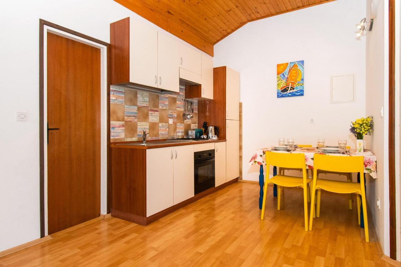 Apartments Family Corner Srima Bagian luar foto